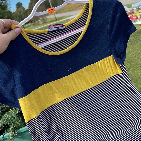 Top - Picture 2 of 2